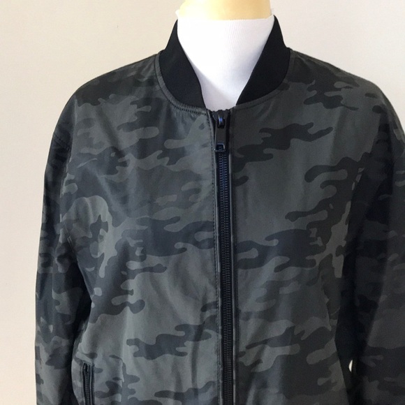 Zara large camouflage zippered jacket . - Picture 2 of 9